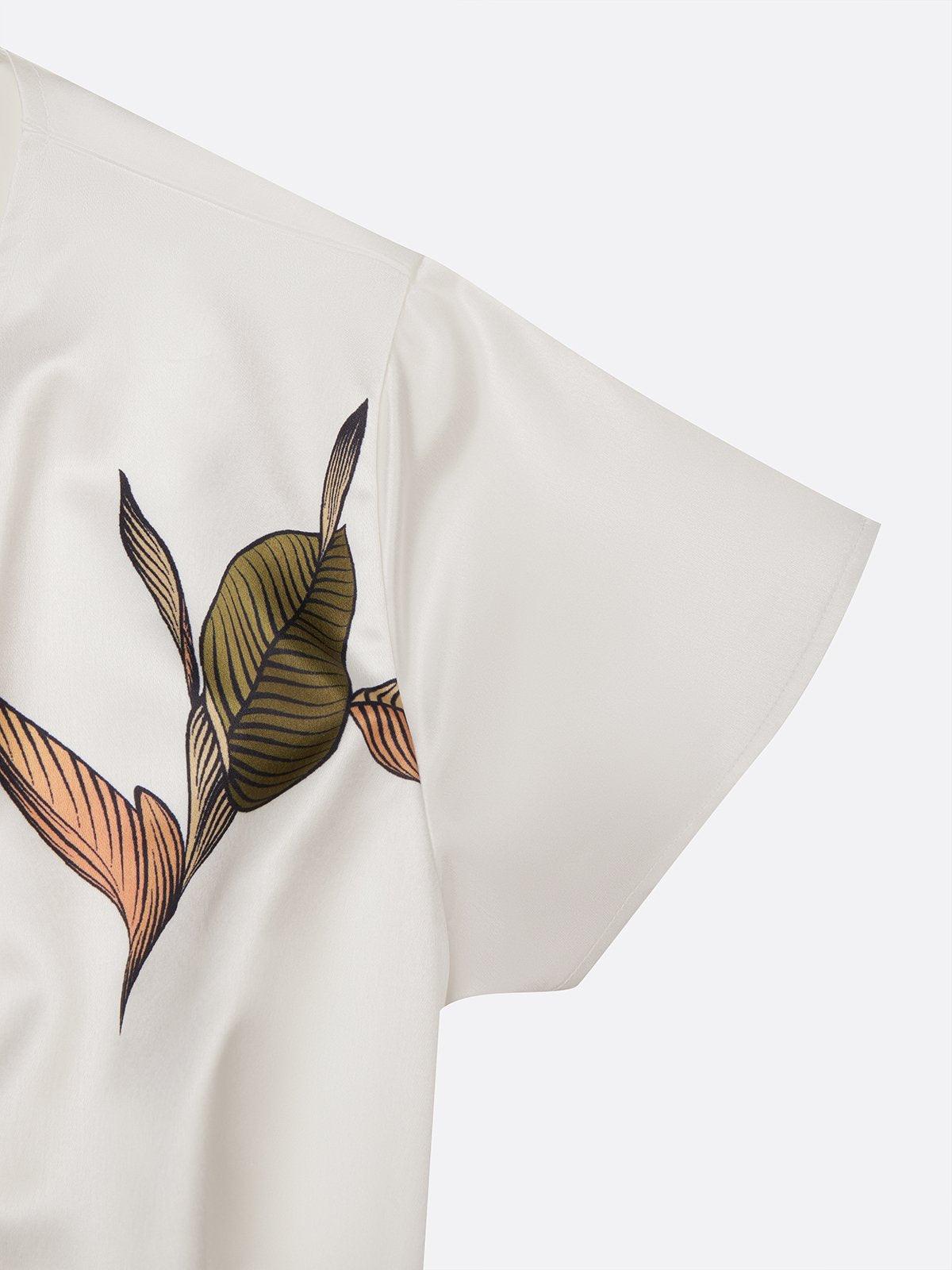 Abito midi a tubino in raso con maniche corte e motivo a foglie bianche