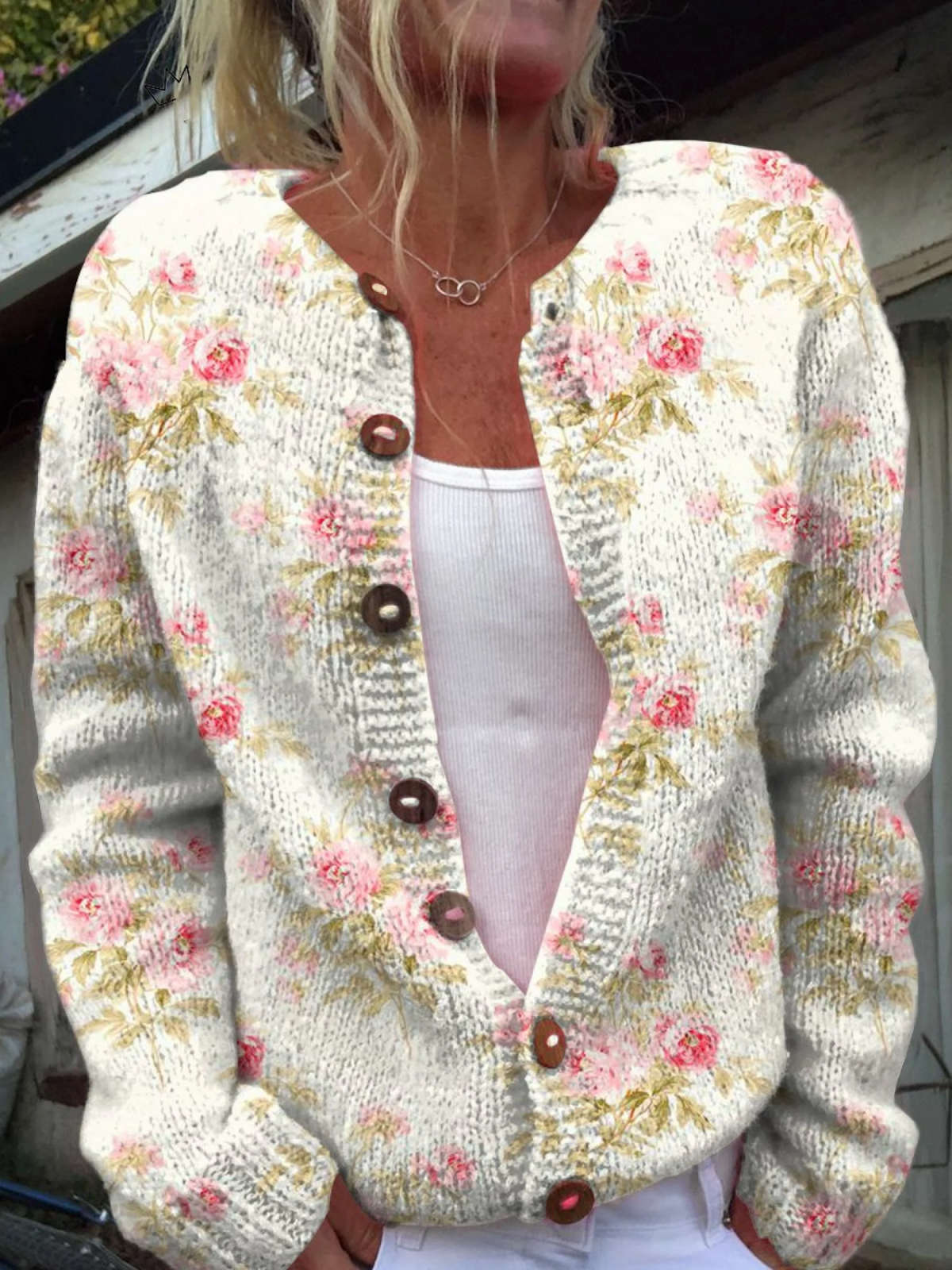 Cardigan con bottoni a stampa di fiori rosa freschi e foglie verdi
