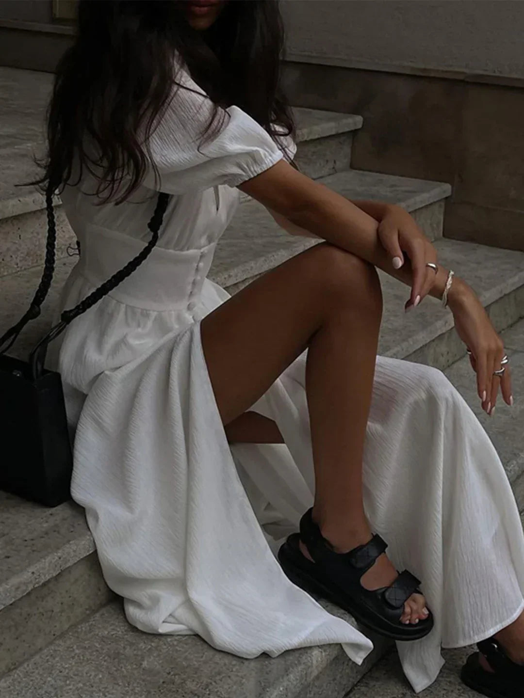 Abito lungo con maniche a bolla e bottoni stile francese